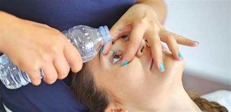 Dry, itchy eyes at night – Know about its causes, symptoms, and ...