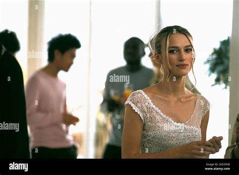 LOVE ACTUALLY, KEIRA KNIGHTLEY, 2003 Stock Photo - Alamy