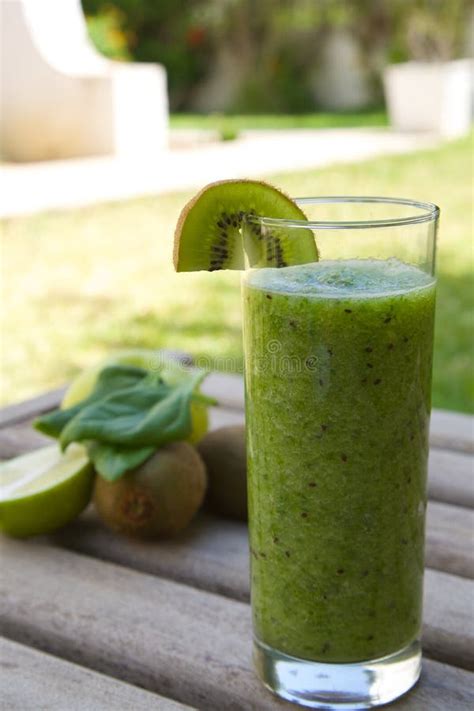 Spinazie Kiwi Groene Appel Smoothie Stock Foto Image Of Bepaalt