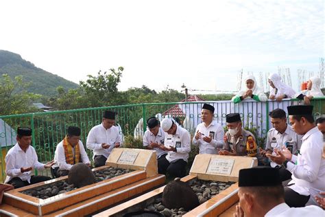 Ziarah Di Makam Anregurutta Kh Daud Ismail Pendiri Pesantren Yasrib