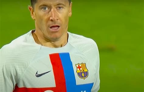 Barcelona Bisa Bangkrut Robert Lewandowski Cetak Dua Gol Lagi