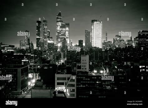 New york city skyline dark hi-res stock photography and images - Alamy