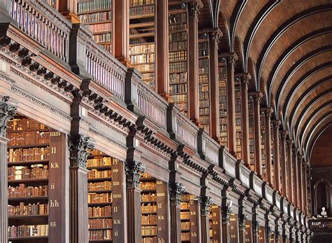 Questa Sala Di Una Biblioteca A Dublino Antica 300 Anni Contiene Oltre