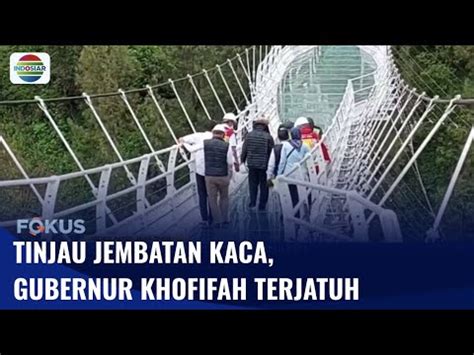 Gubernur Jatim Khofifah Indar Terpeleset Hingga Terjatuh Saat Coba