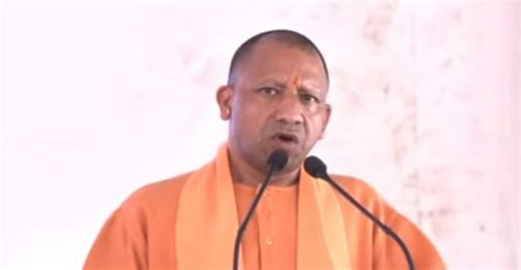 Cm Yogi In Unnao Unveiled The Statue Of Martyr Gulab Singh Lodhi