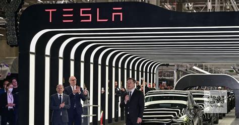 Com Pompa E Circunstância Tesla Abre Primeira Fábrica Na Europa Onde