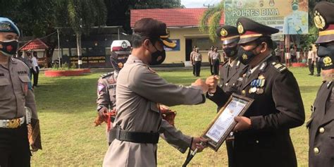 Kapolres Bima Pimpin Upacara Korp Report Kenaikan Pangkat Dan Wisuda