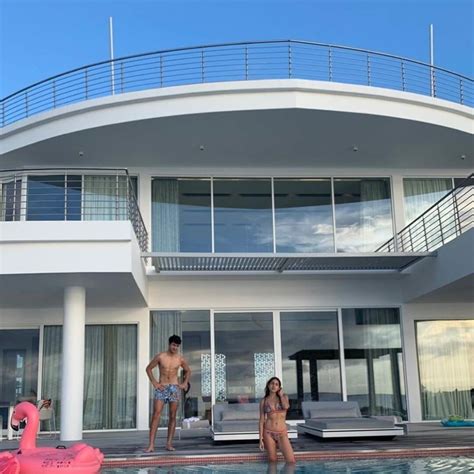 Sara Ali Khan Posts Bikini Photos With Brother Ibrahim Ali Khan Gets Trolled HopyTapy