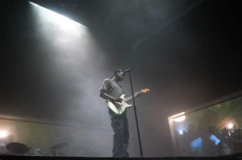 Daniel Caesar Kicks Off North America Tour In Indianapolis Detroit