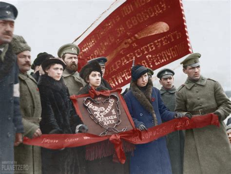 Petrograd 1917 : r/Colorization