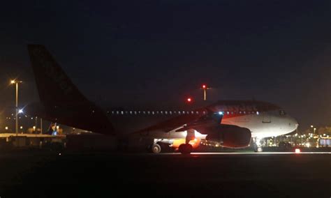 Maltempo Volo Diretto A Salerno Costretto Ad Atterrare A Bari