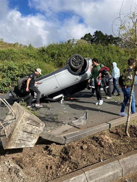 Iban para la universidad Así quedó el carro de estudiantes