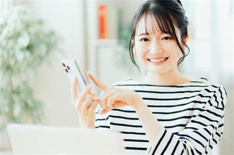 テレワークで働く若い女性。 No 30731496｜写真素材なら「写真ac」無料（フリー）ダウンロードok