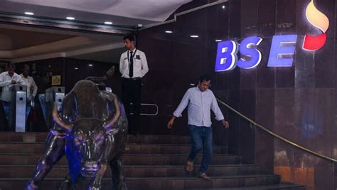 Sensex Nifty Settle At Fresh Closing Highs Extend Gains Into 6th