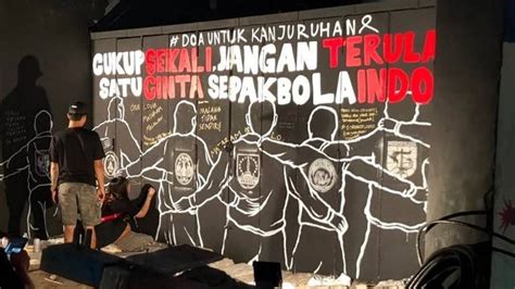 Mural Pesan Damai Tragedi Kanjuruhan Di Koridor Ngarsopuro Solo