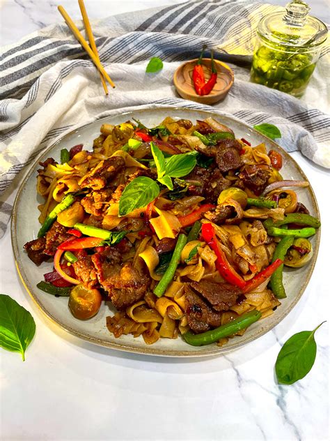 The Best Thai Drunken Noodles Pad Kee Mao The Savory Chopstick