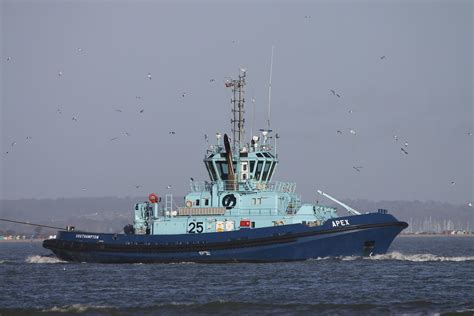 Tug Apex Tug Apex In The Solent Heading For Fawley Oil Ref Flickr