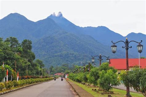 Gunung Daik Tempat Berwisata Sekaligus Berpetualang Harian Kepri