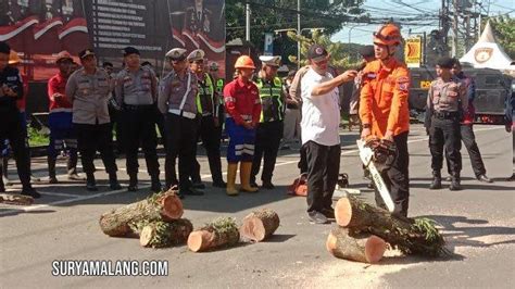 Waspada Bencana Hidrometeorologi Polisi Kota Malang Berlatih Tangani