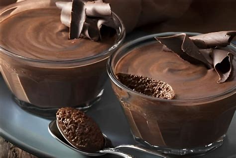 Mousse de chocolate simples uma sobremesa pra fazer em minutos que é