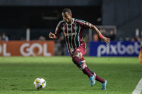 Portal Crava Retorno De Caio Paulista Ao Time Titular Do Fluminense