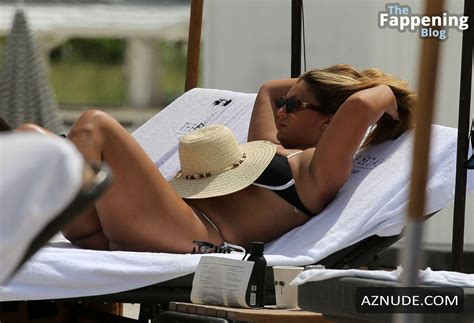 Alina Baraz Sizzles In Sexy Bikini On Miami Beach AZNude