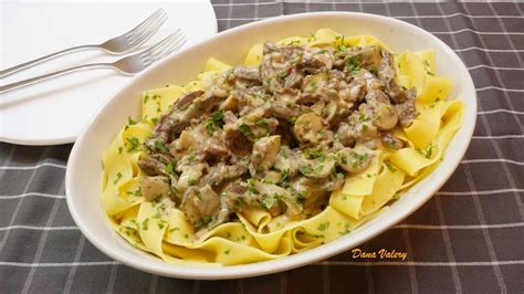 Beef Stroganoff Vita La Tigaie Cu Ciuperci Si Smantana Retete