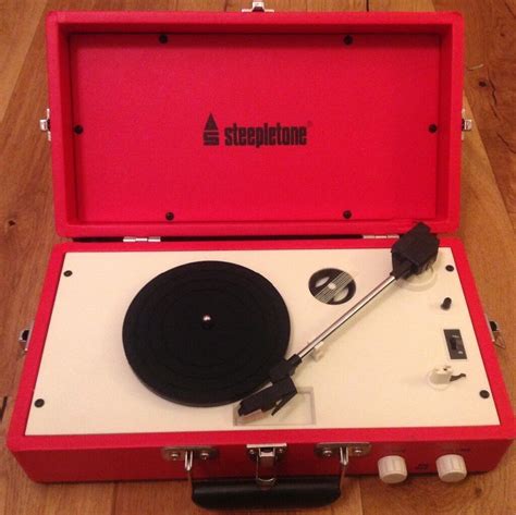 Steepletone Srp025 3345rpm Record Player With Detachable Speaker Red