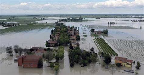 Maltempo Allerta Rossa In Emilia Romagna E Gialla In Altre 12 Regioni