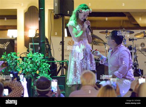 VERLOBUNG HOT BANDITOS Sänger Silva Gonzalez Sängerin Stefanie Schanzleh 15 Jahre Hofbräu