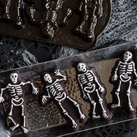 10 Best Halloween Cake Pans Cookie Cutters And Bakeware 2022 Hgtv