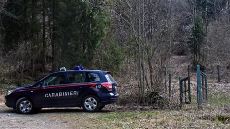 Va Nei Boschi A Cercare Funghi Ma Trova Un Corpo Decapitato Cosa