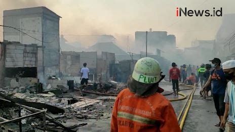 Video Pemadaman Kebakaran Di Teluk Gong Lebih Dari Tiga Jam