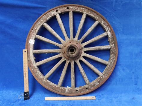 Lot - VINTAGE WHEEL WITH WOODEN SPOKES - STEEL RIM