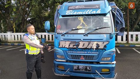 Aksi Koboi Polisi Kejar Sopir Truk Ugal Ugalan Di Jalan Raya Sukabumi