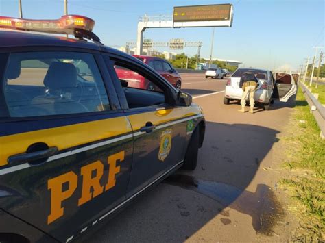 PRF Recupera Carro Roubado Placas Falsas E Prende Foragido Em Porto