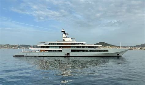 Nel Golfo Di Pozzuoli Arriva Seven Seas Il Super Yacht Appartenuto A