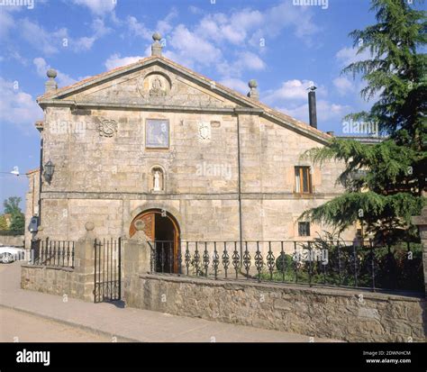 Exterior Iglesia Construida En Parte De Un Antiguo Convento