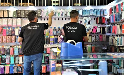 Operação conjunta fiscaliza lojas de celulares e acessórios no Centro