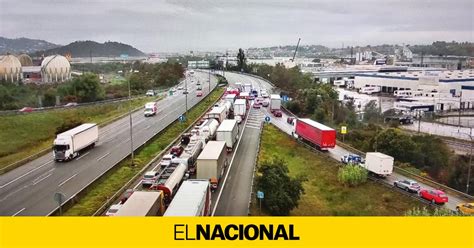 Matí caòtic a les carreteres catalanes cues quilomètriques per un