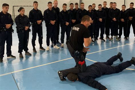 Academia Militar EstÁgio De Defesa Pessoal Policial