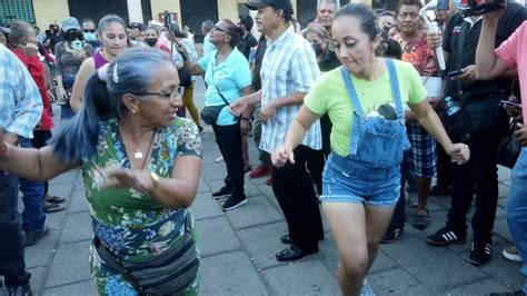 SE PUSO BUENO ESTE BAILONGO AGARRO FUEGO Plaza Libertad YouTube