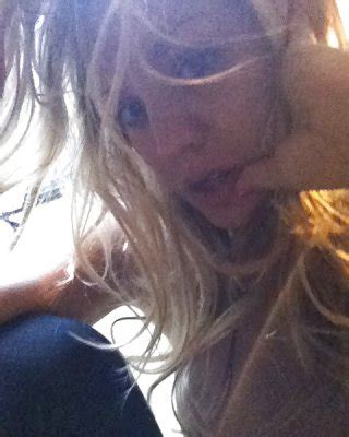 Nackt Selfies Kaley Cuoco Penny Urknalltheorie Porno Bilder Sex Fotos Xxx Bilder