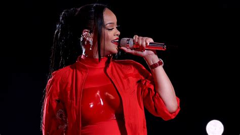 Rihanna Usó Este Producto De Fenty Beauty Para Matificar Su Piel En El