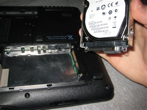 HP Pavilion DV2500 Laptop HDD RAM Upgrade Guide 010