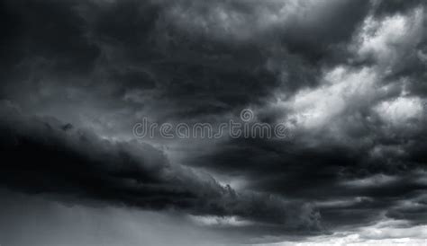 Nuvens De Tempestade Dram Ticas Do Trov O No C U Escuro Imagem De Stock