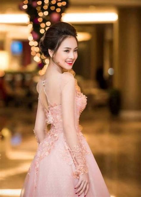 Chuyện tình đẹp như mơ của top Hoa hậu Việt Nam và chàng hot boy cảnh sát
