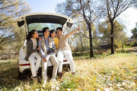 户外高清图片 青年男女在户外郊游 人像图片免费下载格式1024像素编号65774387 千图网