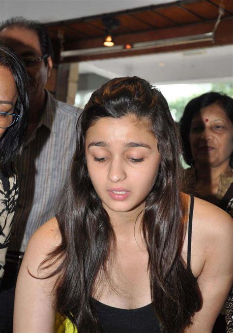 Alia Bhatt Hot Photos At Splashh Art Exhibition Inauguration Event