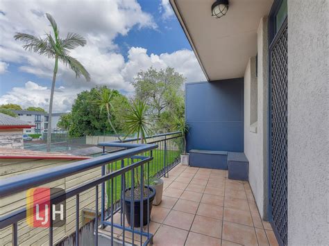 Kingsford Smith Drive Hamilton Qld Townhouse For Rent